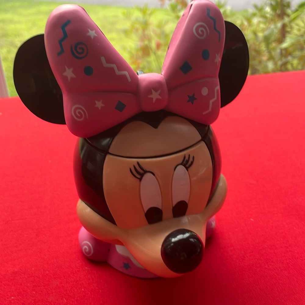 COLLECTABLE DISNEY ON ICE MINNIE FLIP TOP MUG